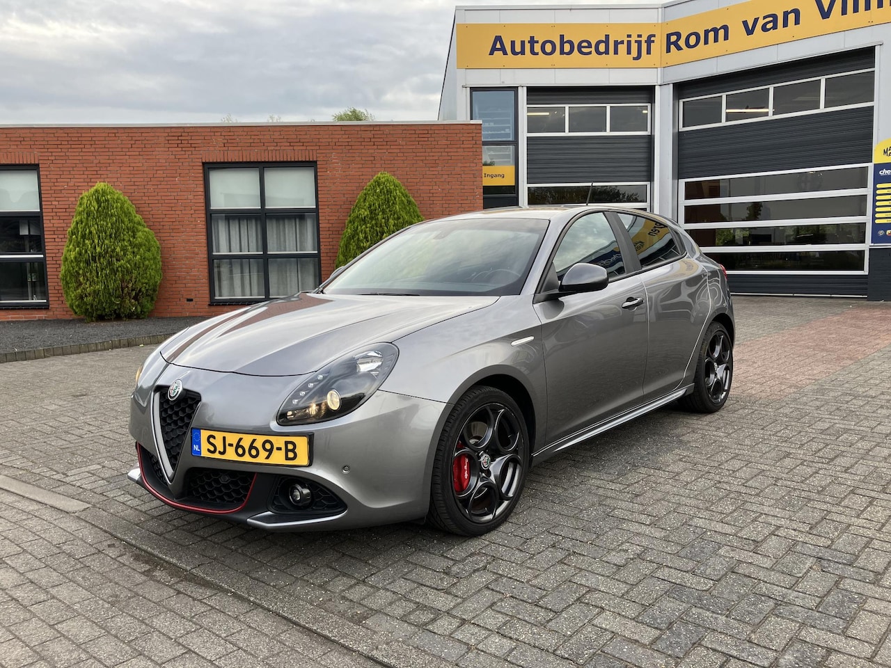 Alfa Romeo Giulietta - 1.4 Turbo MultiAir Super | Rood lederen bekleding | Grigio Magnesio | Trekhaak |