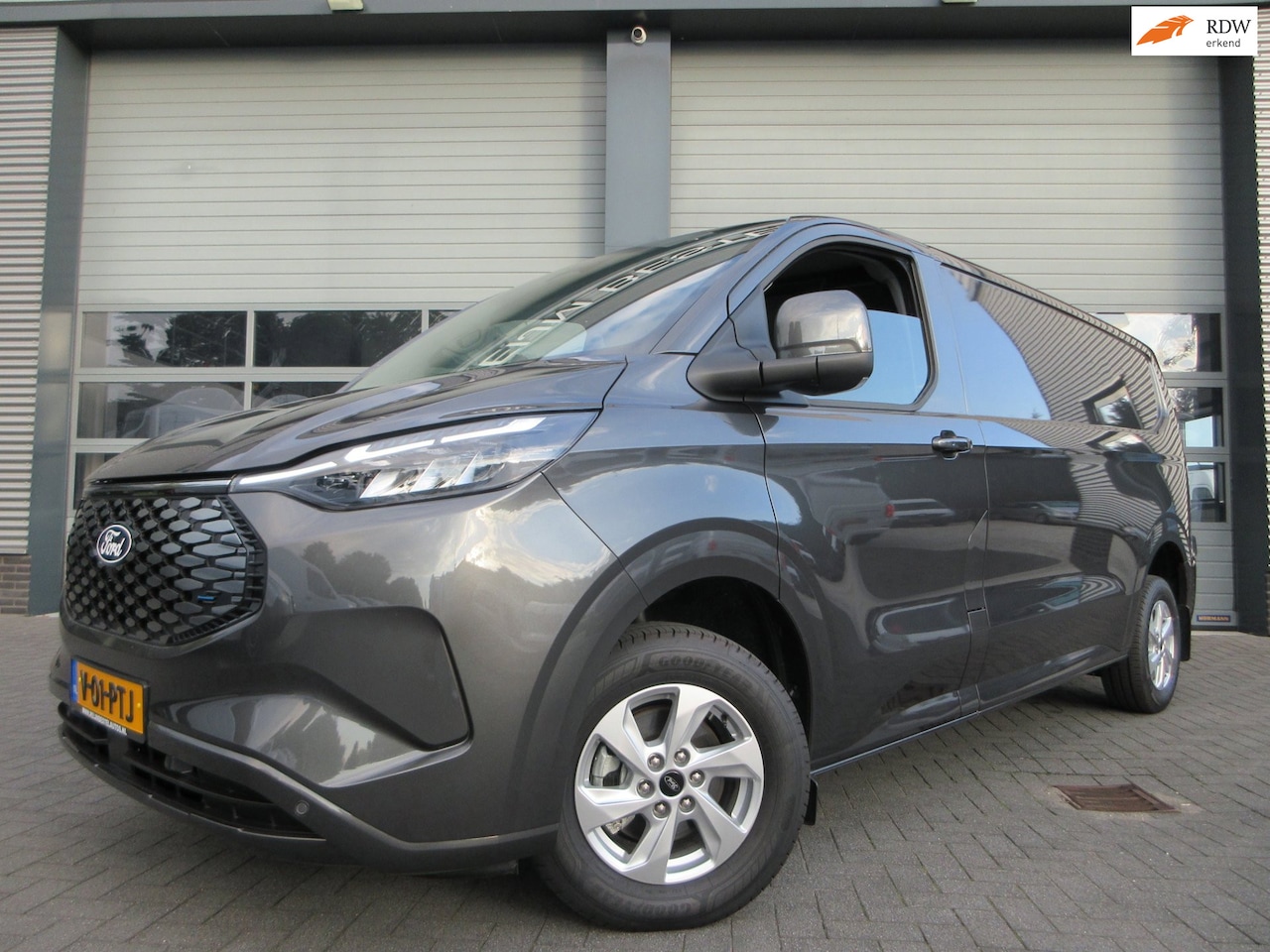 Ford E-Transit Cust. - 340 L2H1 Limited 71 kWh 218 pk carplay camera stoelverwarming - AutoWereld.nl