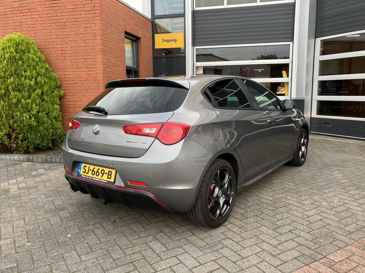Alfa Romeo Giulietta - 1.4 Turbo MultiAir Super | Rood lederen bekleding | Grigio Magnesio | Trekhaak |