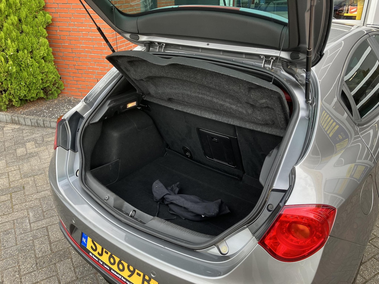 Alfa Romeo Giulietta - 1.4 Turbo MultiAir Super | Rood lederen bekleding | Grigio Magnesio | Trekhaak |