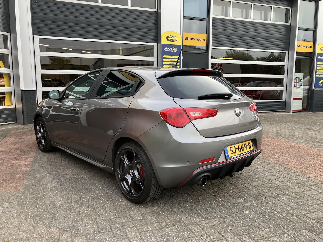 Alfa Romeo Giulietta - 1.4 Turbo MultiAir Super | Rood lederen bekleding | Grigio Magnesio | Trekhaak |