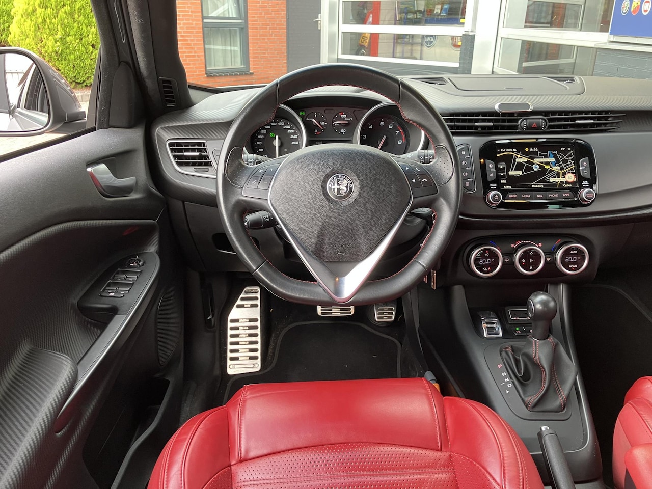 Alfa Romeo Giulietta - 1.4 Turbo MultiAir Super | Rood lederen bekleding | Grigio Magnesio | Trekhaak |