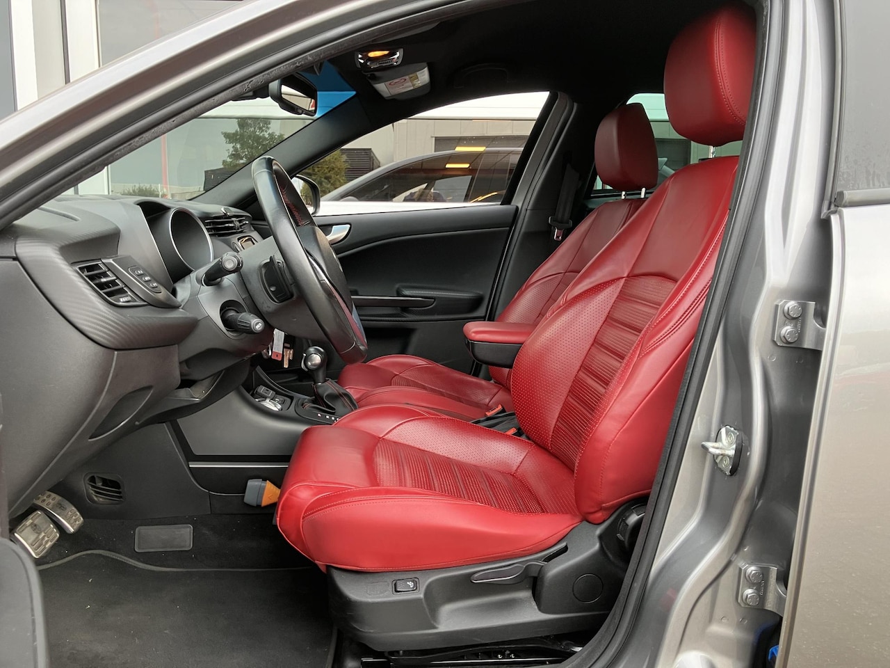 Alfa Romeo Giulietta - 1.4 Turbo MultiAir Super | Rood lederen bekleding | Grigio Magnesio | Trekhaak |