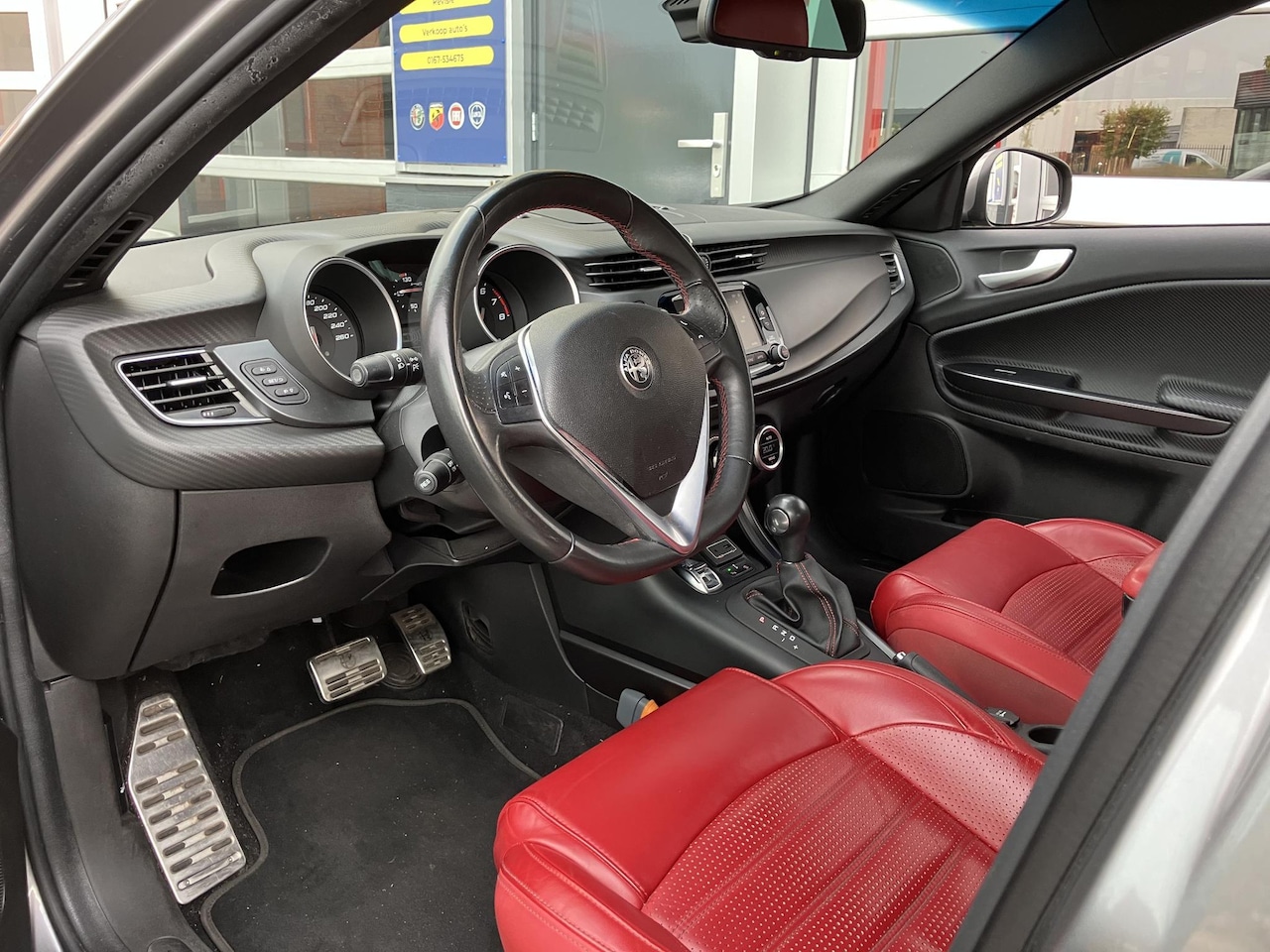 Alfa Romeo Giulietta - 1.4 Turbo MultiAir Super | Rood lederen bekleding | Grigio Magnesio | Trekhaak |
