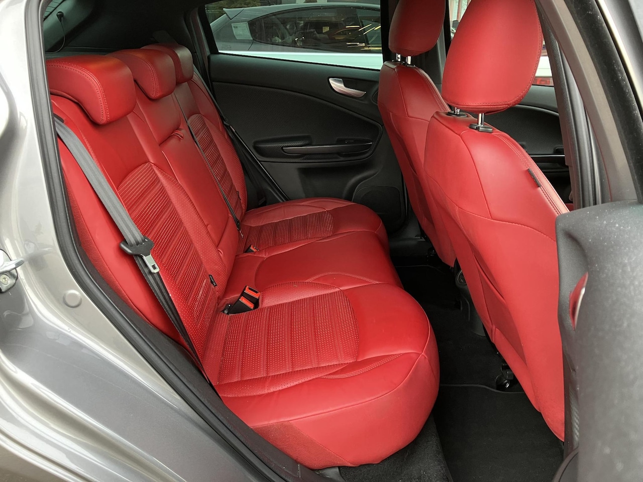 Alfa Romeo Giulietta - 1.4 Turbo MultiAir Super | Rood lederen bekleding | Grigio Magnesio | Trekhaak |