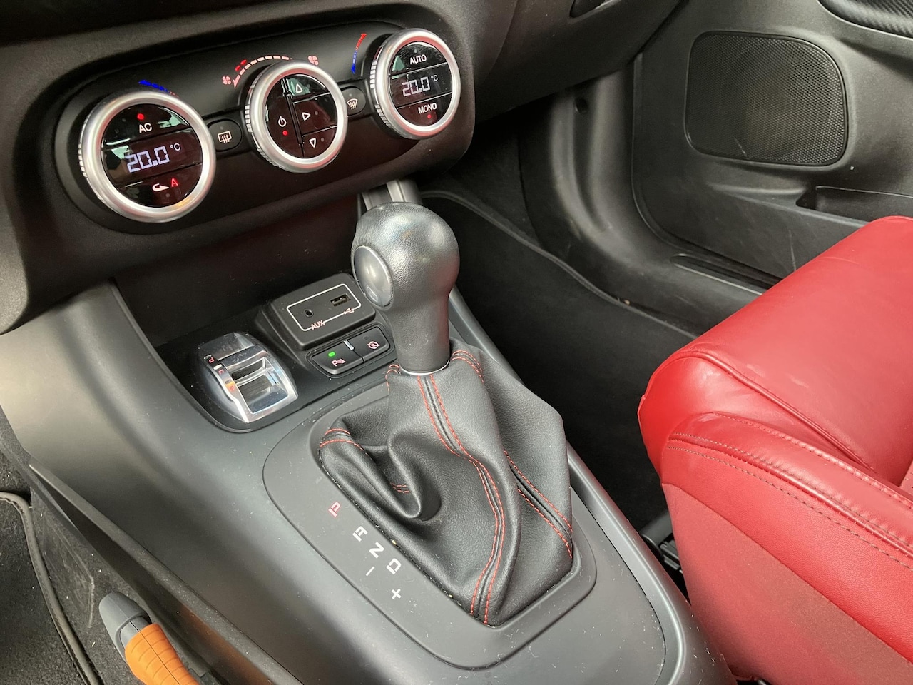 Alfa Romeo Giulietta - 1.4 Turbo MultiAir Super | Rood lederen bekleding | Grigio Magnesio | Trekhaak |