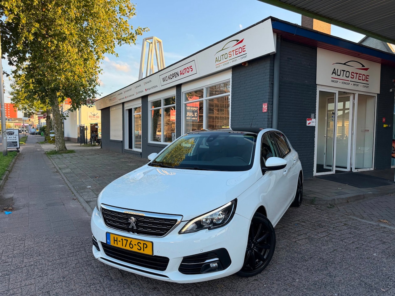 Peugeot 308 - 1.2 PureTech Blue Lease Premium|NAP|AIRCO|APK|NAVI - AutoWereld.nl