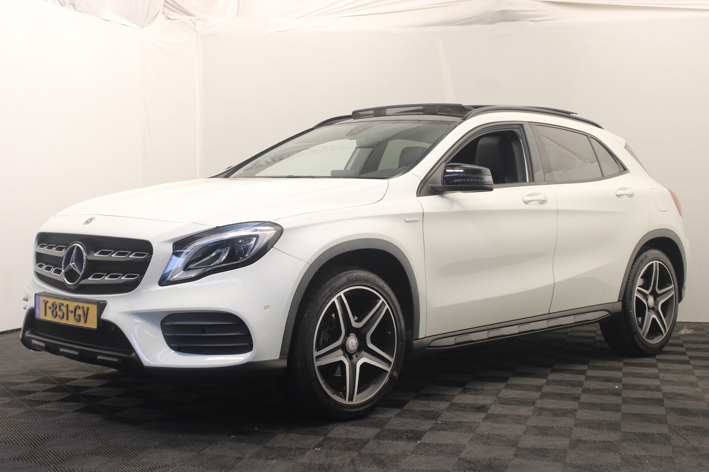 Mercedes-Benz GLA-Klasse - 200 Premium Plus 200 Premium Plus - AutoWereld.nl