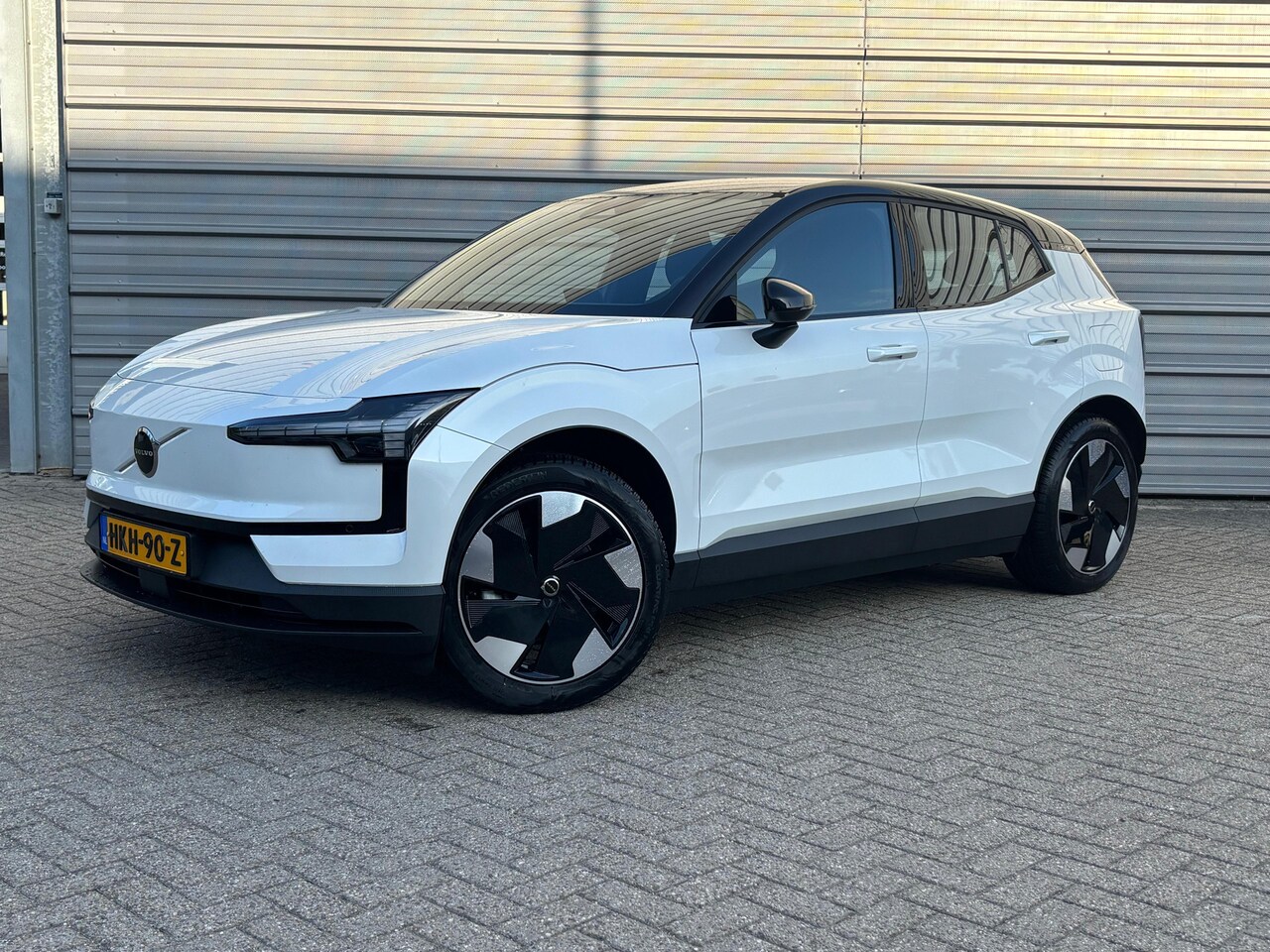 Volvo EX30 - 272PK Extended Range Plus 69 kWh | HK Audio | Climate Pack | Elek achterklep | 19'' all se - AutoWereld.nl