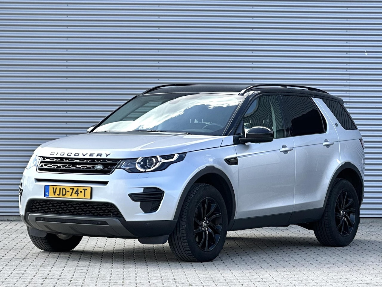 Land Rover Discovery Sport - 2.0 TD4 HSE Luxury Grijs kenteken ZEER MOOI Trekha Trekhaak - AutoWereld.nl