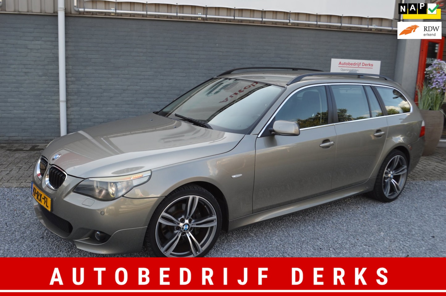 BMW 5-serie Touring - 530xi Executive M-Pakket Airco | Leer | Navi | Xenon| 19 Inch M5 - AutoWereld.nl