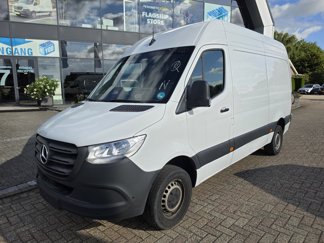 Mercedes-Benz Sprinter - 317 1.9 CDI L2 Pro L2-H2 Automaat * Schade * Export * - AutoWereld.nl