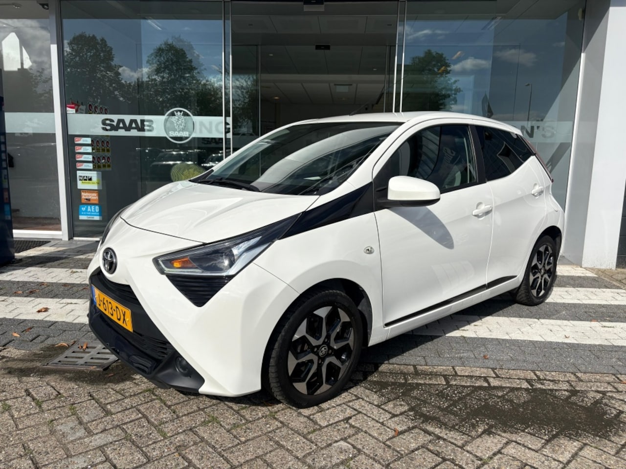 Toyota Aygo - 1.0 VVT-i x-play CarPlay/Camera/Navi/Cruise Control - AutoWereld.nl