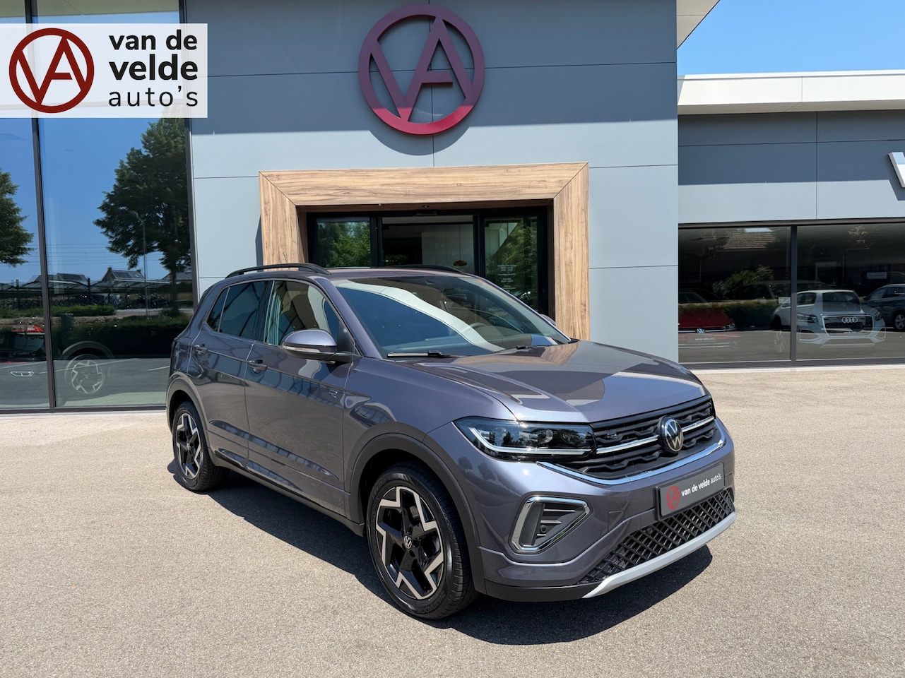 Volkswagen T-Cross - 1.5 TSI 150pk DSG R-Line | Camera | Trekhaak | Navi | IQ light | Rijklaar incl. garantie - AutoWereld.nl