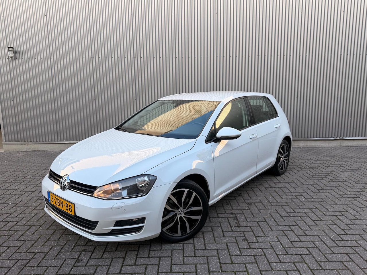 Volkswagen Golf - 1.4 TSI Highline Automaat|PDC V+A|Cruise control|Stoelverwarming - AutoWereld.nl