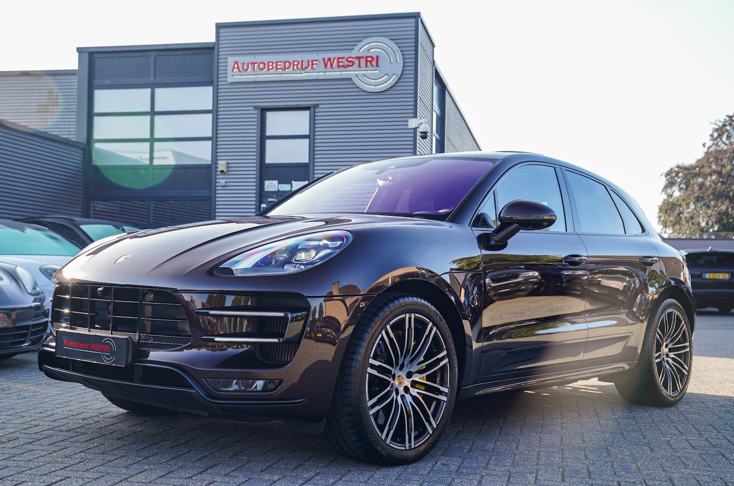 Porsche Macan - 3.6 Turbo Exclusive Performance Edition 441PK | Dealer onderhouden | Mahagoni Metallic | S - AutoWereld.nl