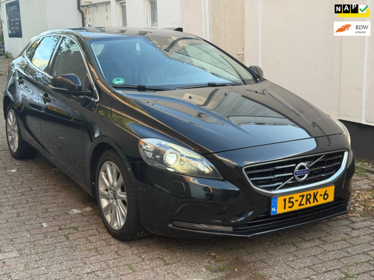 Volvo V40 - 1.6 D2 Summum NAV /CAMERA/LEER - AutoWereld.nl