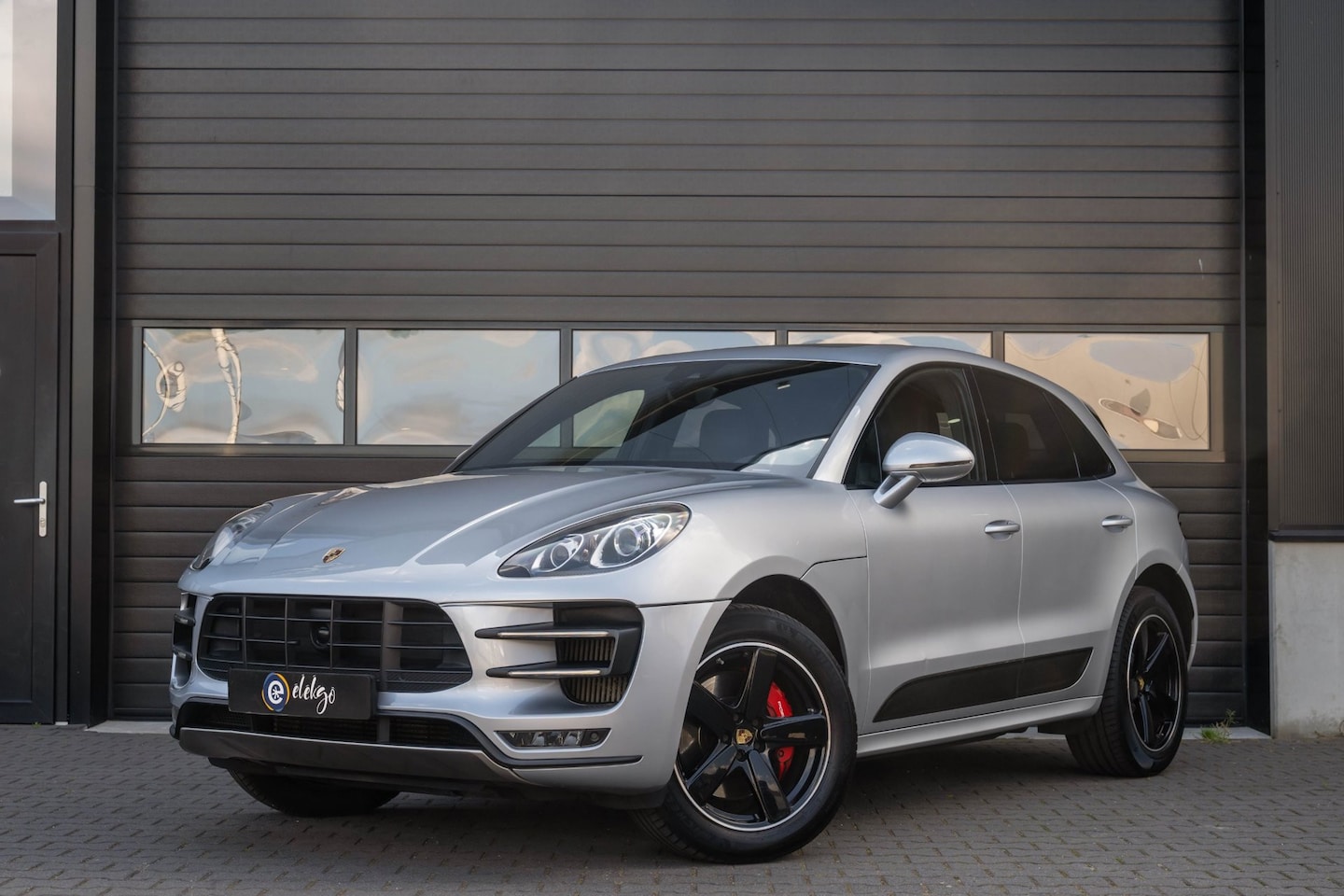 Porsche Macan - 3.6 Turbo 400PK|PANO|Luchtvering|Sport-Chrono|Trekhaak - AutoWereld.nl