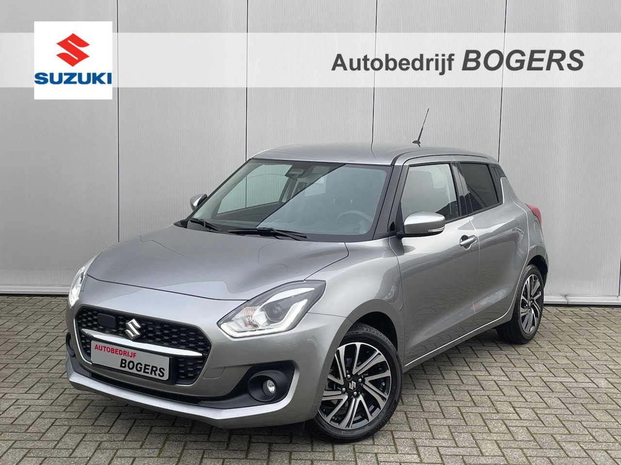 Suzuki Swift - 1.2 Style Smart Hybrid Navigatie, Climate Control, Adaptive Cruise Control, 16"Lm, Achteru - AutoWereld.nl