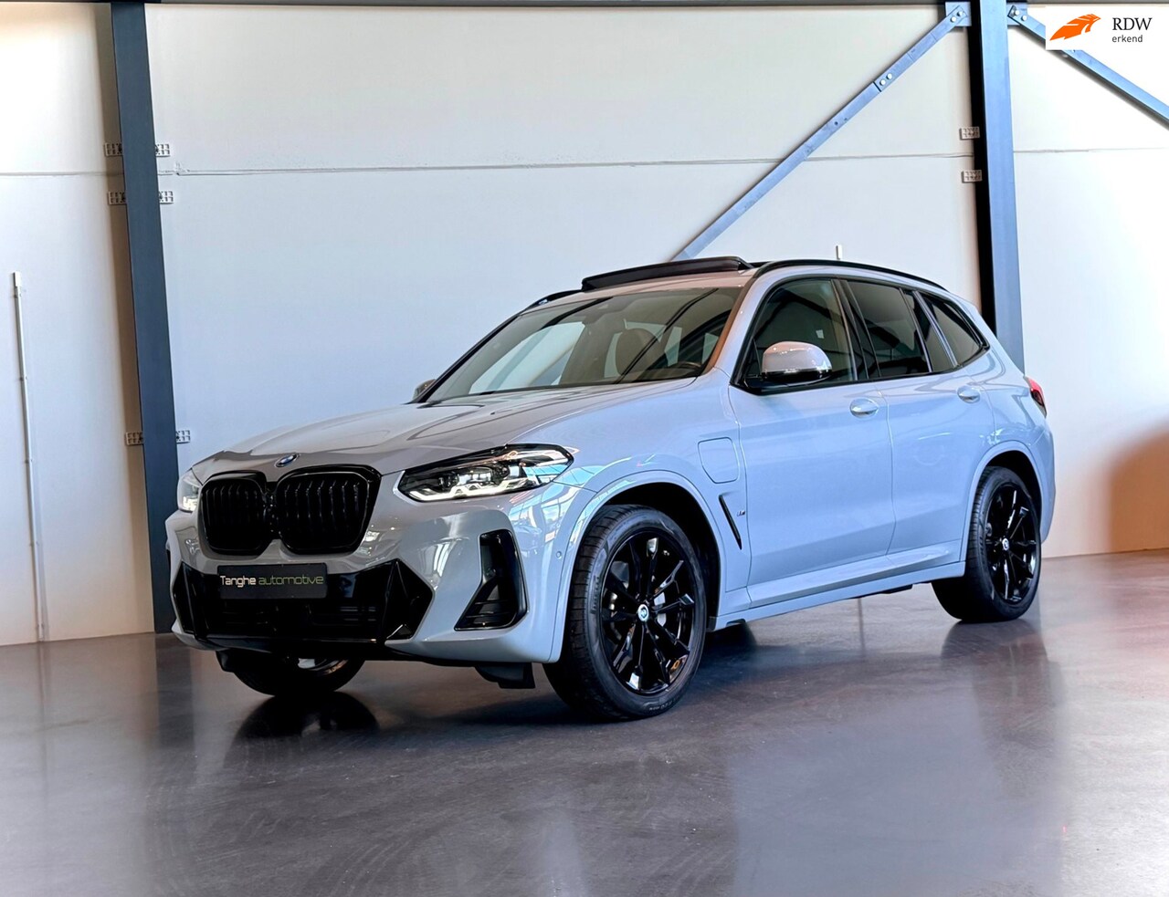 BMW X3 - xDrive30e XDrive30e, M-Sport, Adapt. Cruise, Trekhaak, Leer, HUD, 20" Zwart - AutoWereld.nl