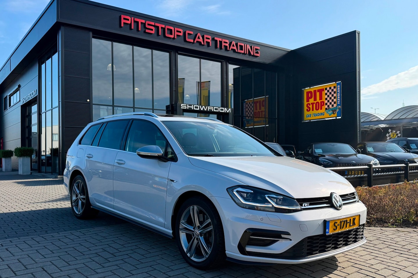 Volkswagen Golf Variant - 1.5 TSI Highline Business R 1.5 TSI Highline Business R, Trekhaak, Pano, Adaptive Cruise, - AutoWereld.nl