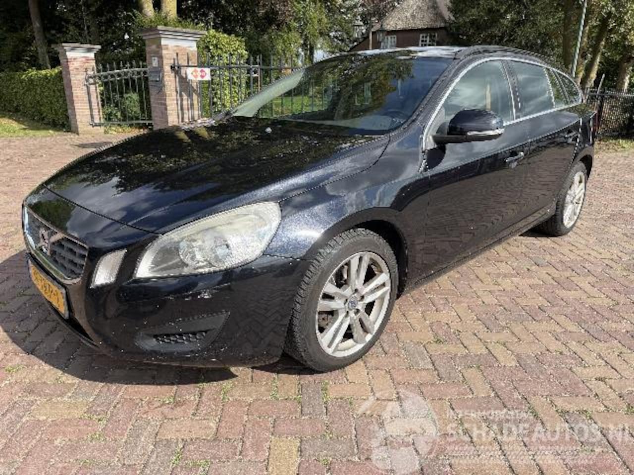 Volvo V60 - V-60 2.0 D3 R-Design - AutoWereld.nl
