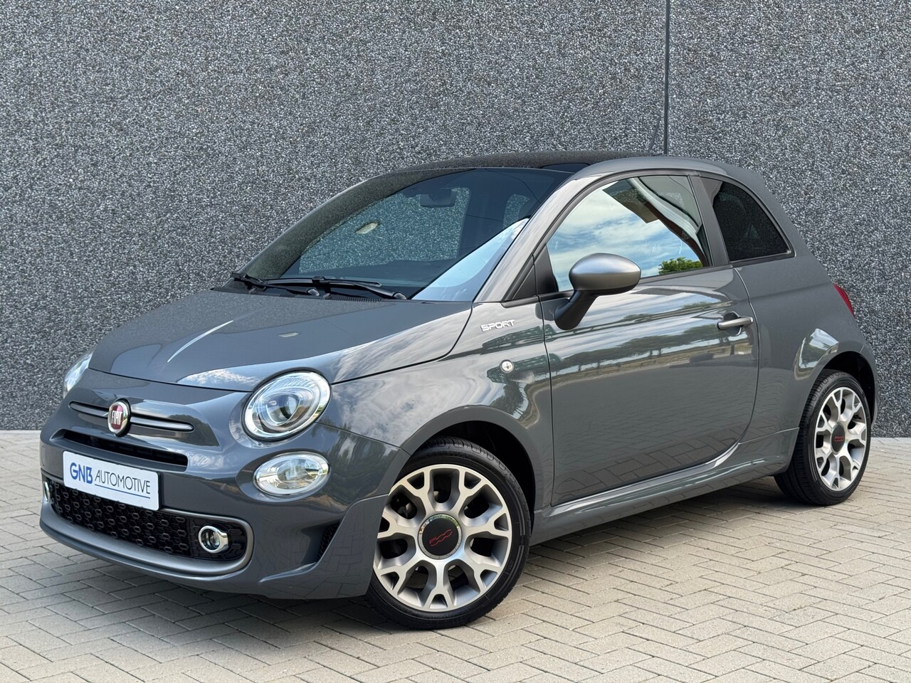 Fiat 500 - 1.0 Hybrid Sport | Pano | Cruise control | Carplay | Parkeer sensor | Climate control | NA - AutoWereld.nl