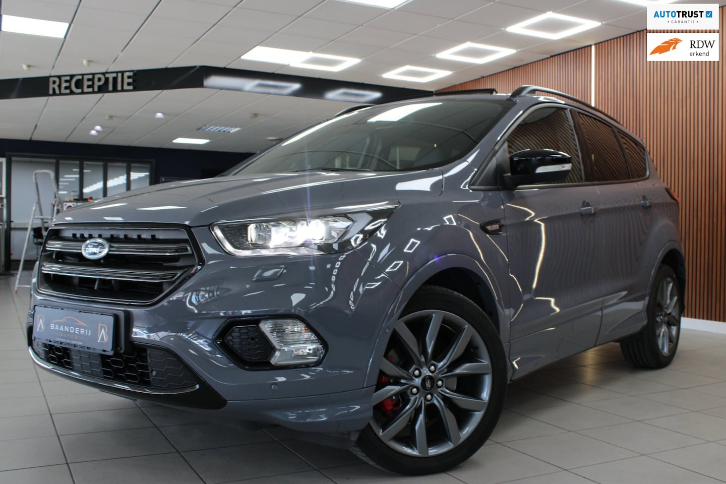 Ford Kuga - 2.0 St Line Automaat AWD | Airco | pano | Carplay|Adaptive cruise control|Parkeer sensoren - AutoWereld.nl