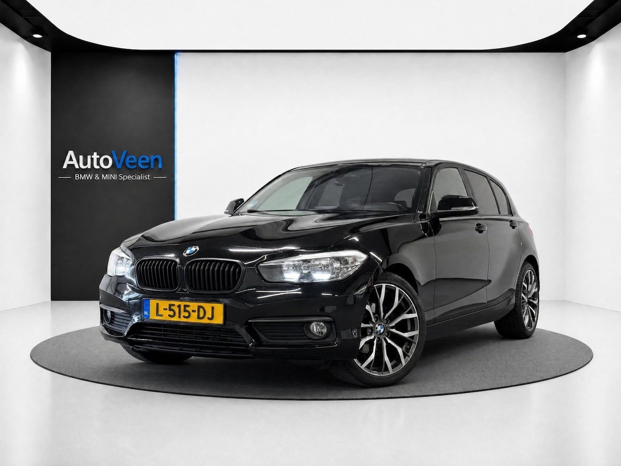 BMW 1-serie - 118i High Executive (CRUISE, STOELVERWARMING, PARKEERSENSOREN, 18 INCH) - AutoWereld.nl
