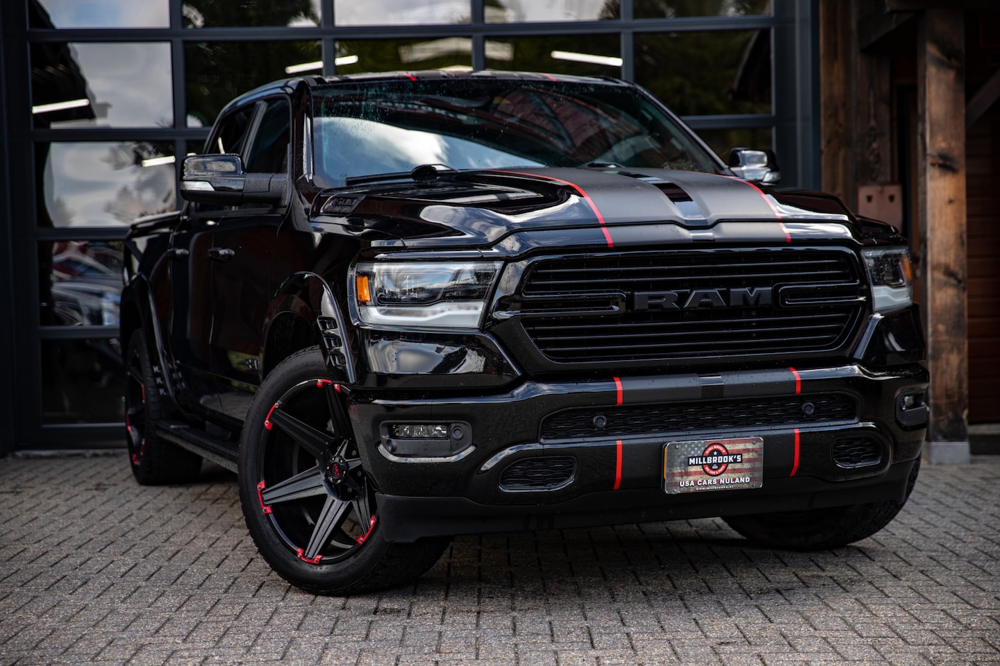 Dodge Ram 1500 - 5.7 V8 4x4 Crew Cab Sport 1e eigenaar - AutoWereld.nl