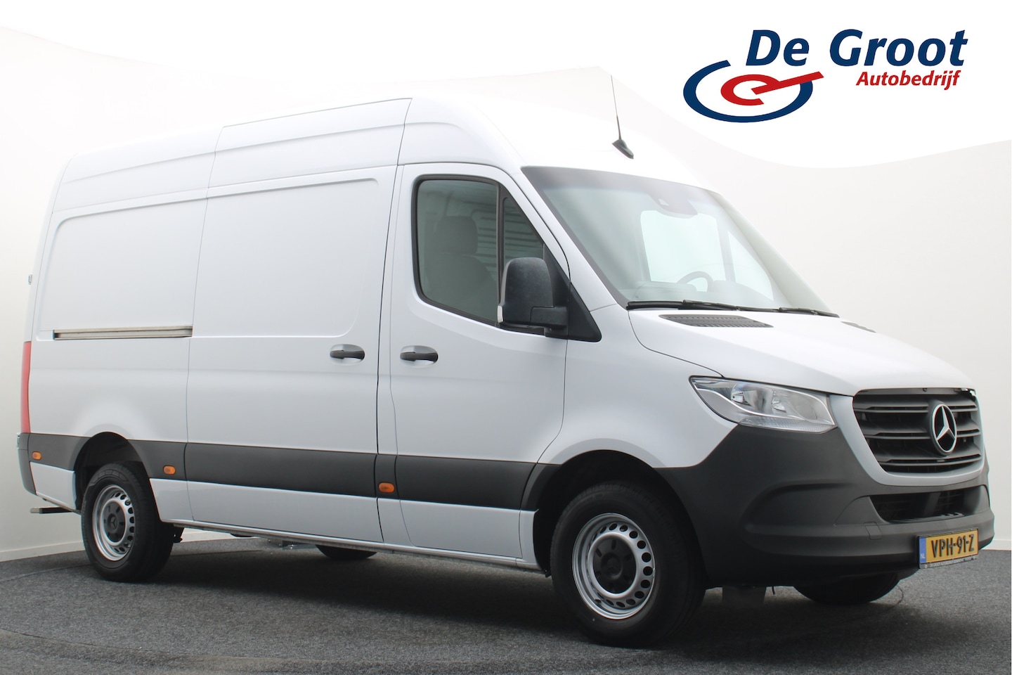 Mercedes-Benz Sprinter - 317 L2H2 RWD 2x Schuifdeur, Trekhaak 3500KG, Apple Carplay, Camera, Dodehoeksensor - AutoWereld.nl