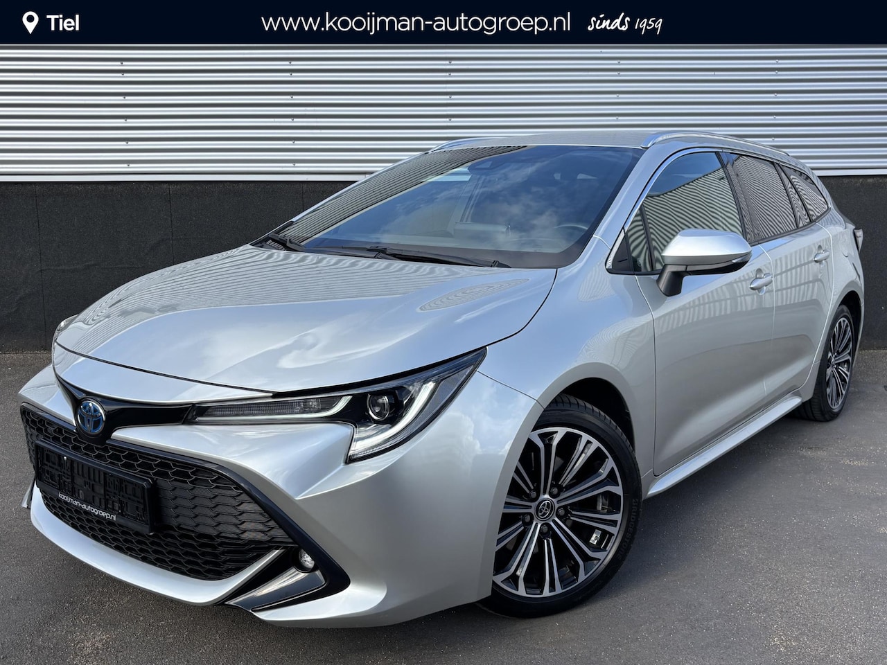 Toyota Corolla Touring Sports - 2.0 Hybrid Style edition Stoelverwarming, extra getint glas, draadloze telefoonlader, elek - AutoWereld.nl