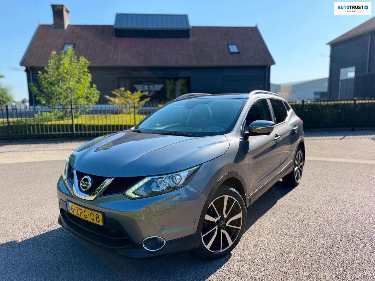Nissan Qashqai - 1.2 Premier Edition PANORAMADAK LEER 360"CAMERA NAVIGATIE - AutoWereld.nl