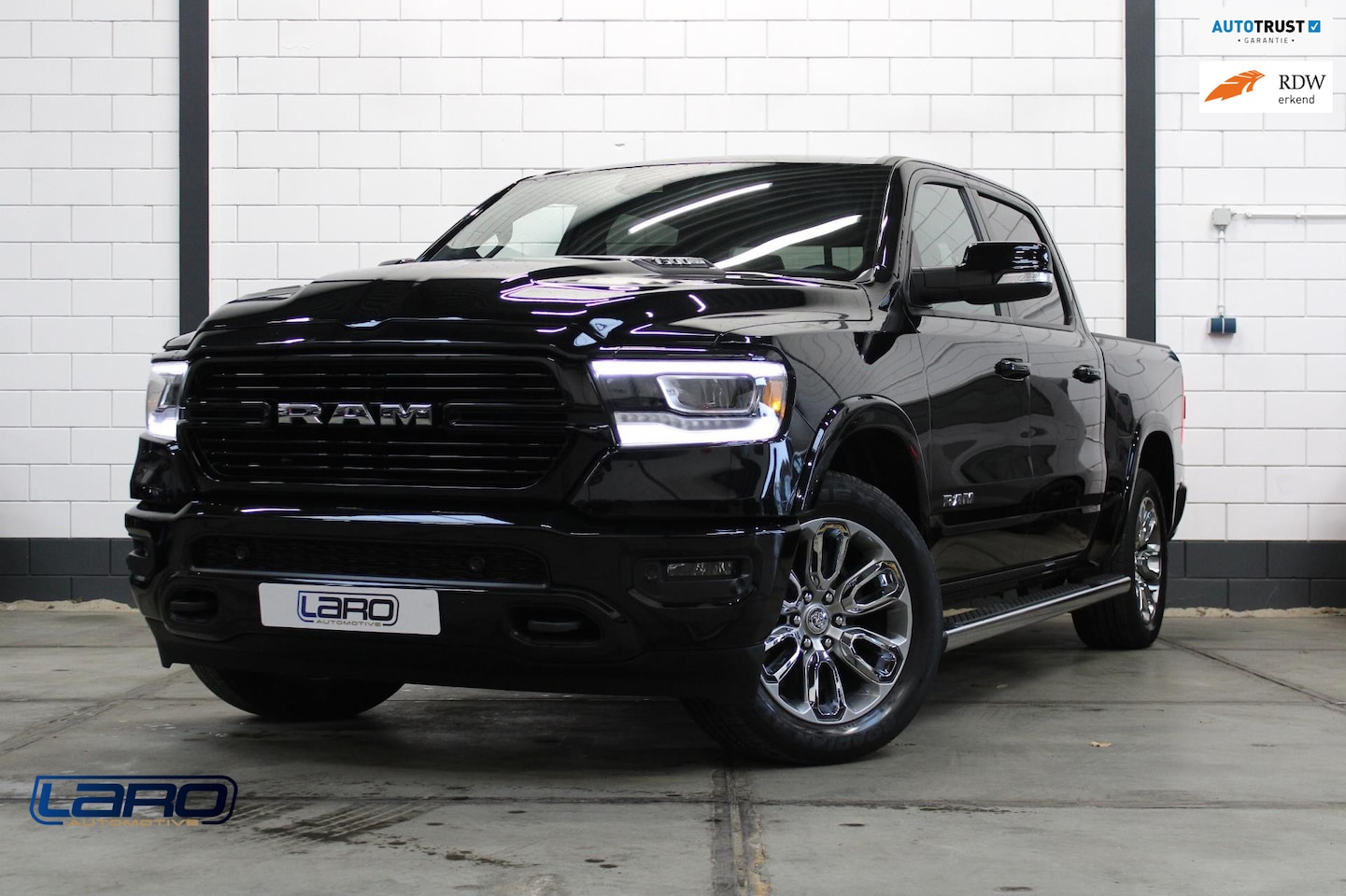 Dodge Ram 1500 - 5.7 V8 4x4 Crew Cab Laramie | 12" Scherm Prins Leder Alpine Camera Keyless CarPlay - AutoWereld.nl