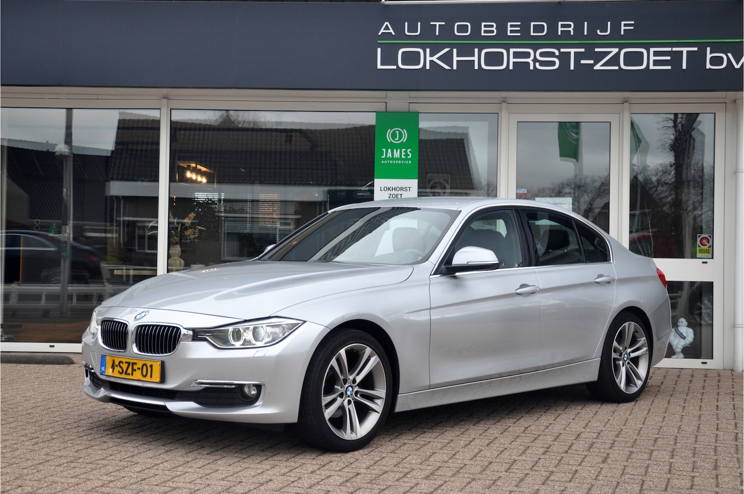 BMW 3-serie - 320i Edition High Executive | APK t/m 08-2027 | 4 Nieuwe banden! | Leder | Navi - AutoWereld.nl