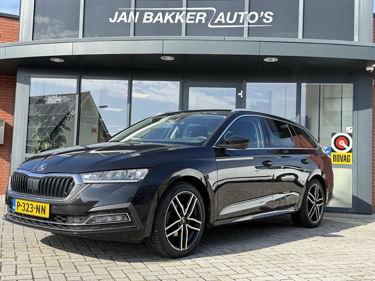Skoda Octavia Combi - 1.0 e-TSI Business Edition Plus ✅ Automaat ✅ CarPlay / Android auto ✅ Trekhaak - AutoWereld.nl
