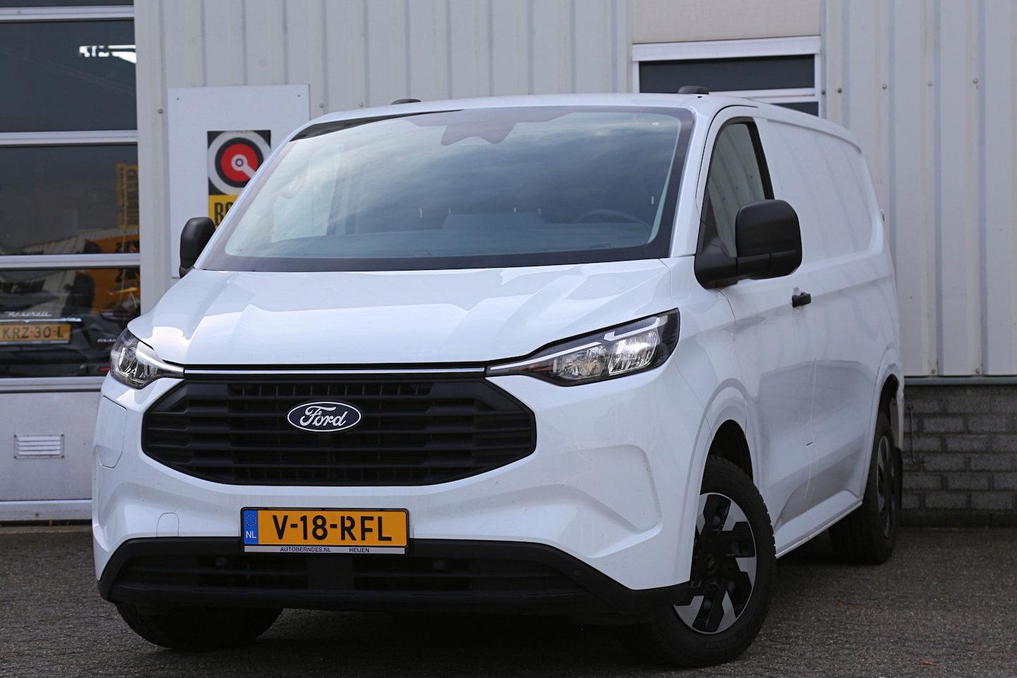 Ford Transit Custom - 320 2.5 PHEV 3zits L1H1 Trend*Incl. BPM!*Ford Fabrieksg.*Apple Carplay-Android/Standkachel - AutoWereld.nl