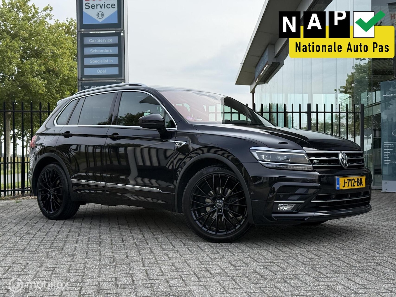 Volkswagen Tiguan - 1.5 TSI R-Line | Pano Trekhaak Full option - AutoWereld.nl