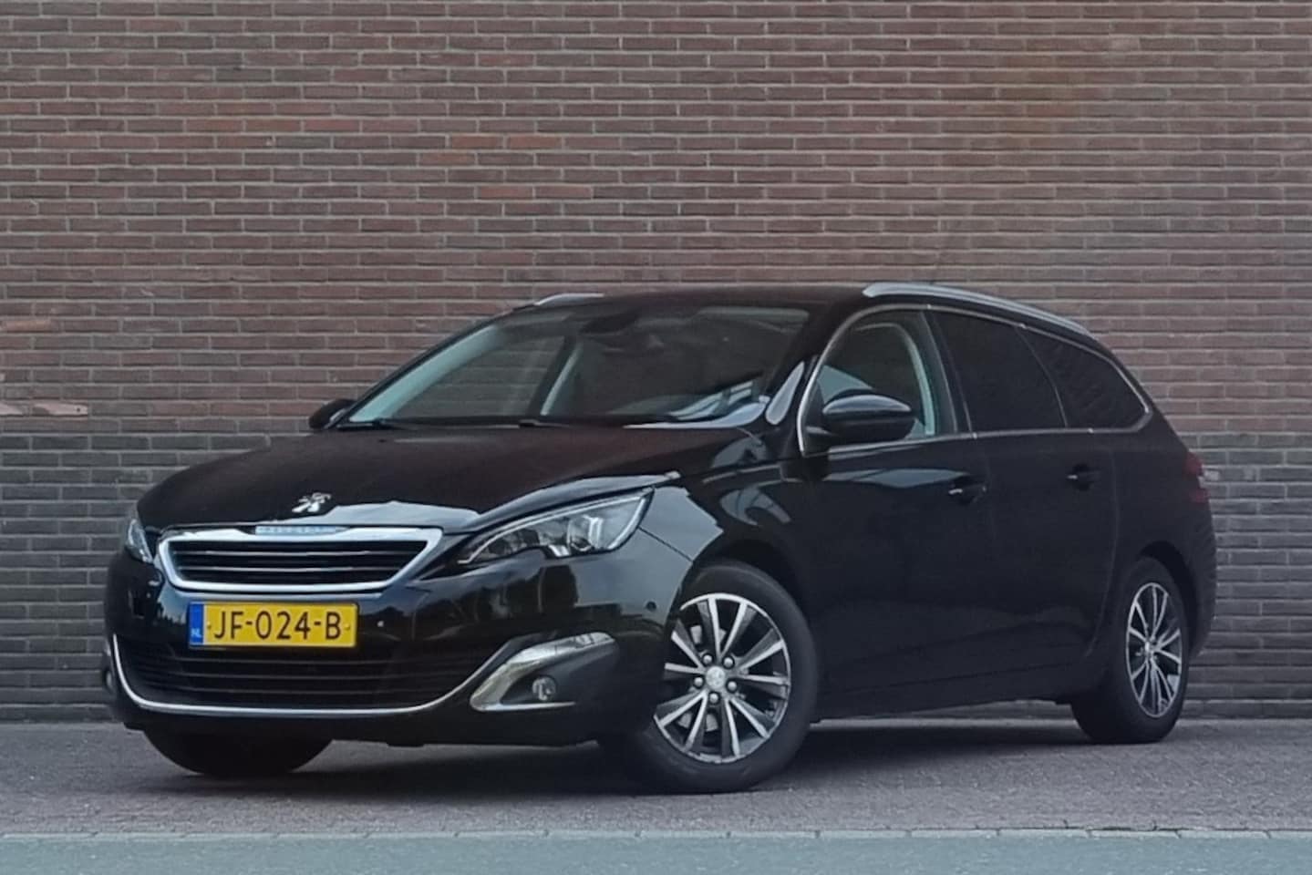 Peugeot 308 - 1.2 PureTech Premium, Origineel NL, Leder, Camera, Stoelverwarming, Keyless, Panoramadak, - AutoWereld.nl