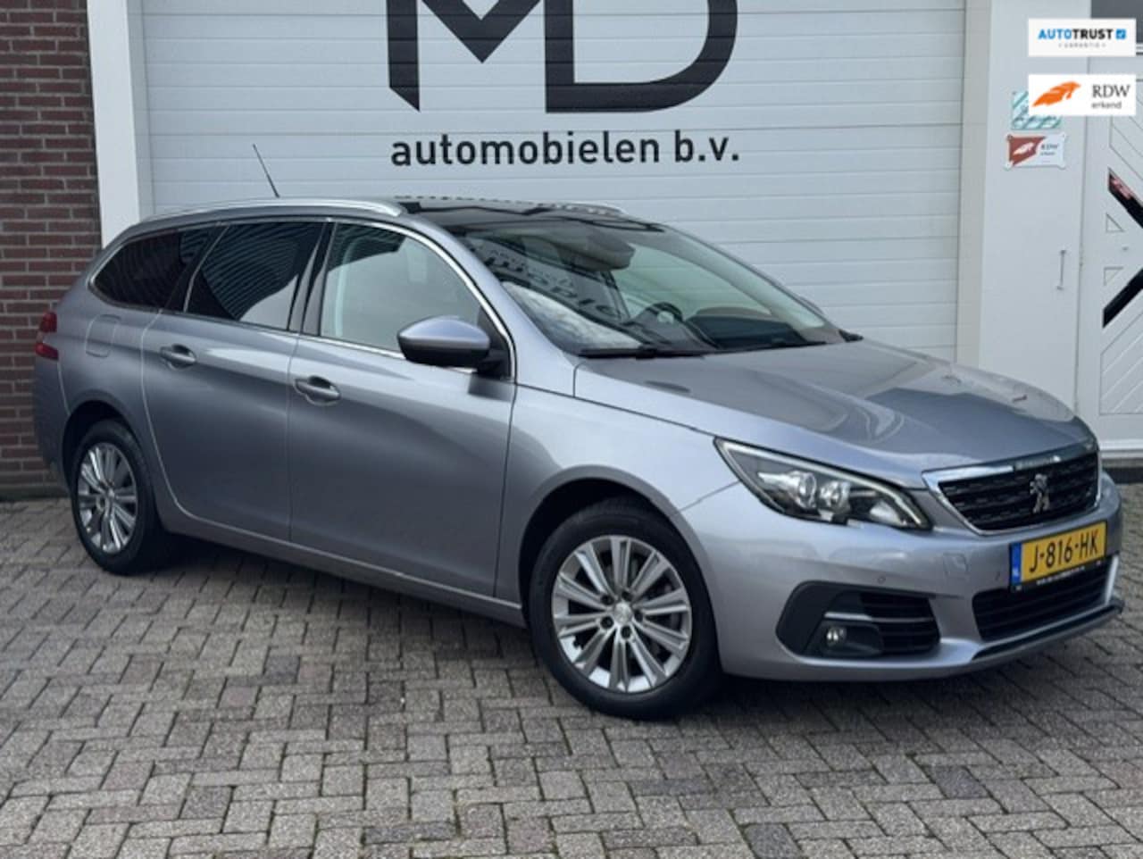 Peugeot 308 SW - 1.2 Automaat - Trekhaak - LED - Panorama dak - AutoWereld.nl