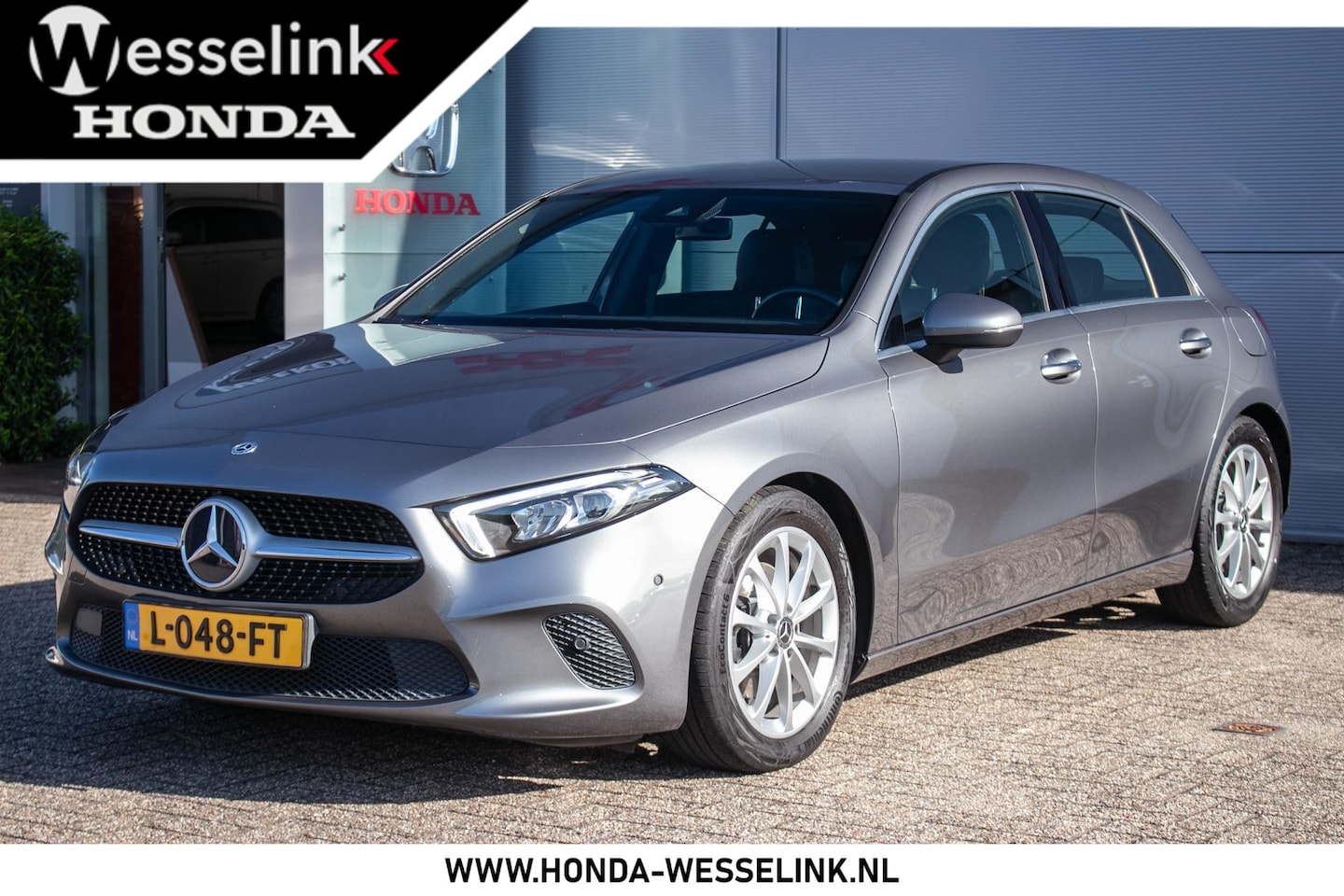 Mercedes-Benz A-klasse - 200 Premium Plus Automaat - Navi | Camera | Stoelverwarming | Sfeerverlichting - AutoWereld.nl
