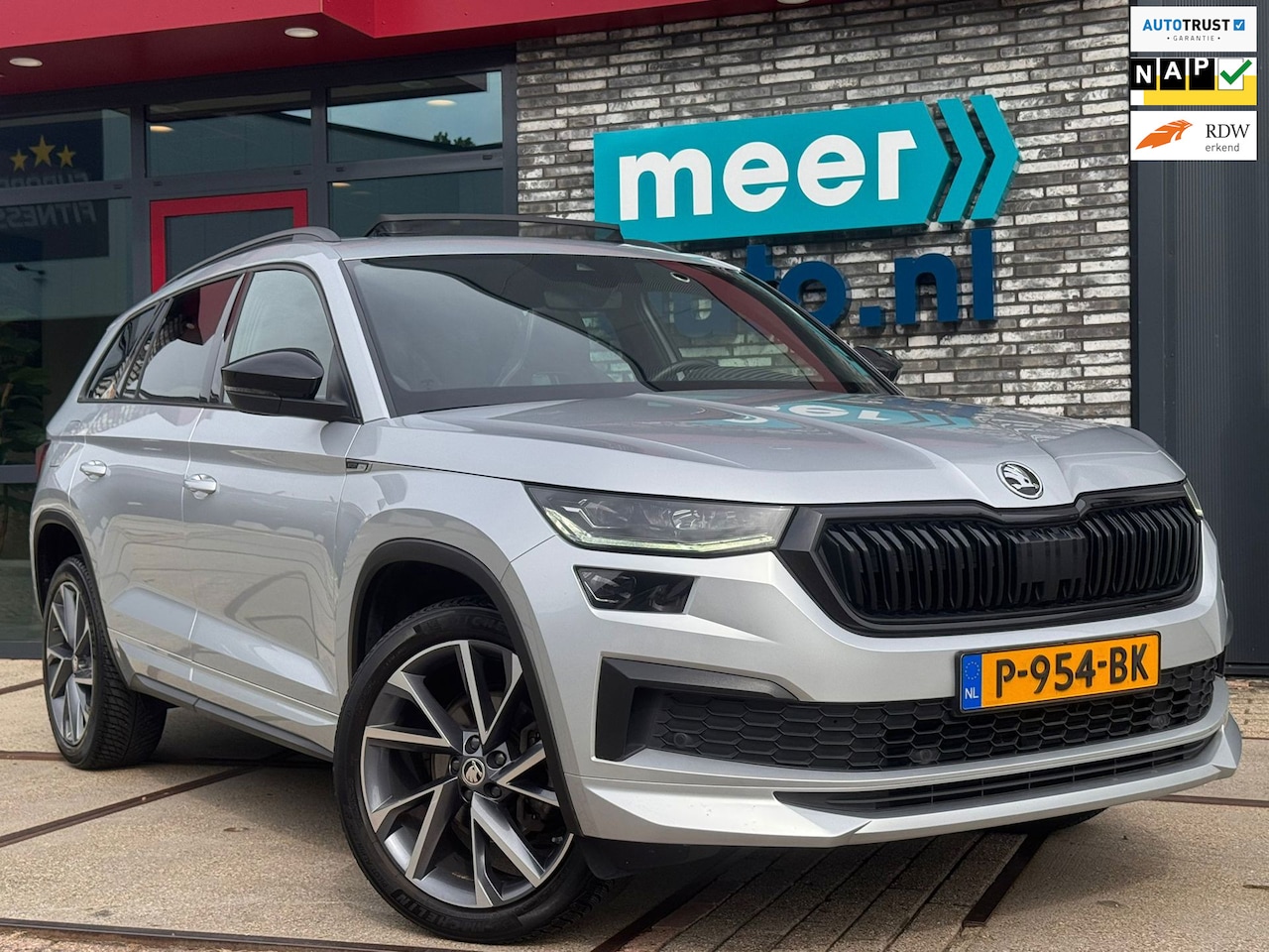 Skoda Kodiaq - 1.5 TSI Sportline DSG 7-pers PANO l CAMERA l TREKHAAK l KEYLESS l SFEER l ACC l 20 INCH l - AutoWereld.nl