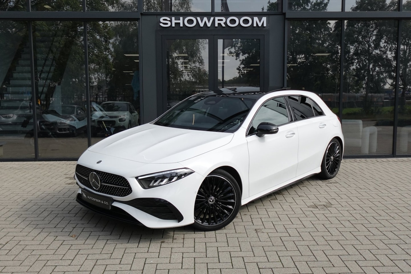 Mercedes-Benz A-klasse - 180 AMG Line PANO CAM - AutoWereld.nl