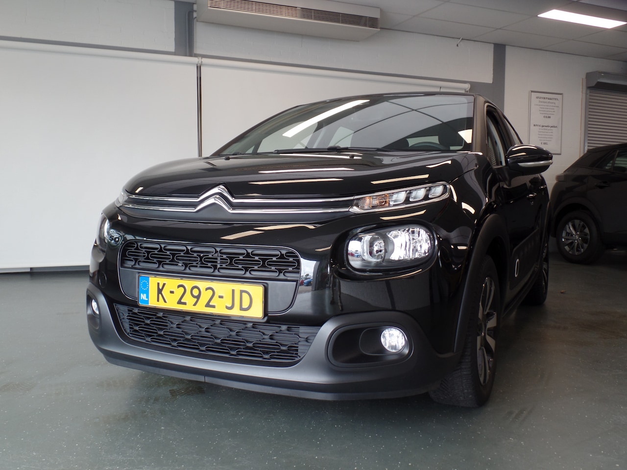 Citroën C3 - 1.2 PureTech Shine 1.2 PureTech Shine, Navigatie, Clima controle, Cruise controle, Elek ramen V/A, Parkeersen - AutoWereld.nl