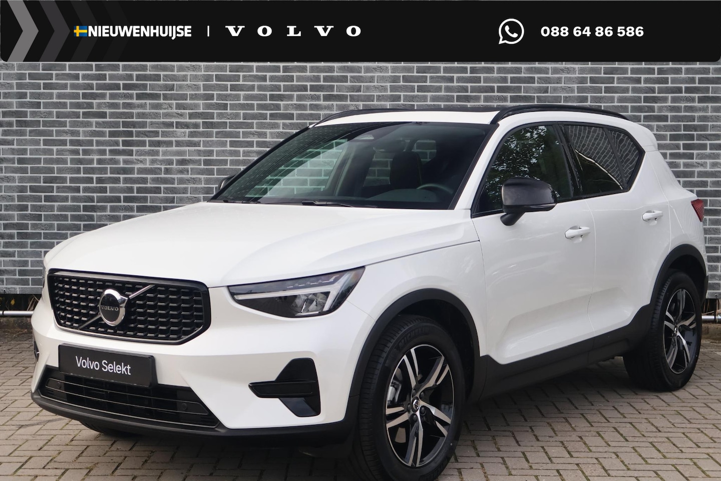 Volvo XC40 - 2.0 B4 Plus Dark | Trekhaak | Panoramadak | Harman Kardon Audio | Achteruitrijcamera | Par - AutoWereld.nl