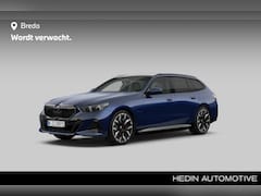 BMW 5-serie Touring - 550e xDrive | M-sport Pro. | Bowers & Wilkins | Adaptief onderstel professional | 4 zone C