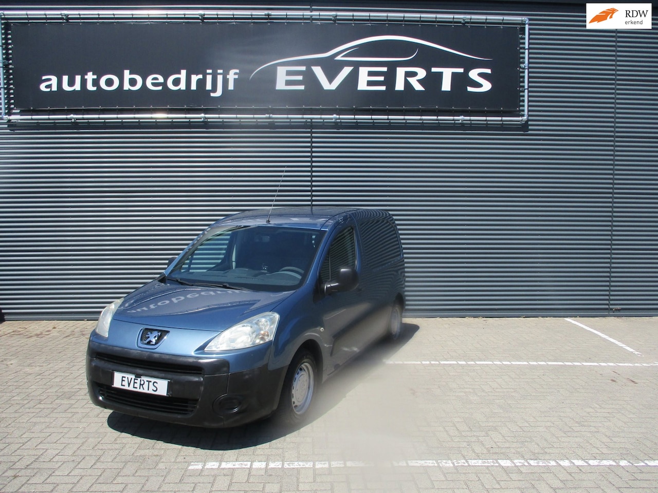 Peugeot Partner - 122 1.6 HDI L2 XT Profit + 5 deuren Airco distributie bij 239000 4 zgan all season banden - AutoWereld.nl