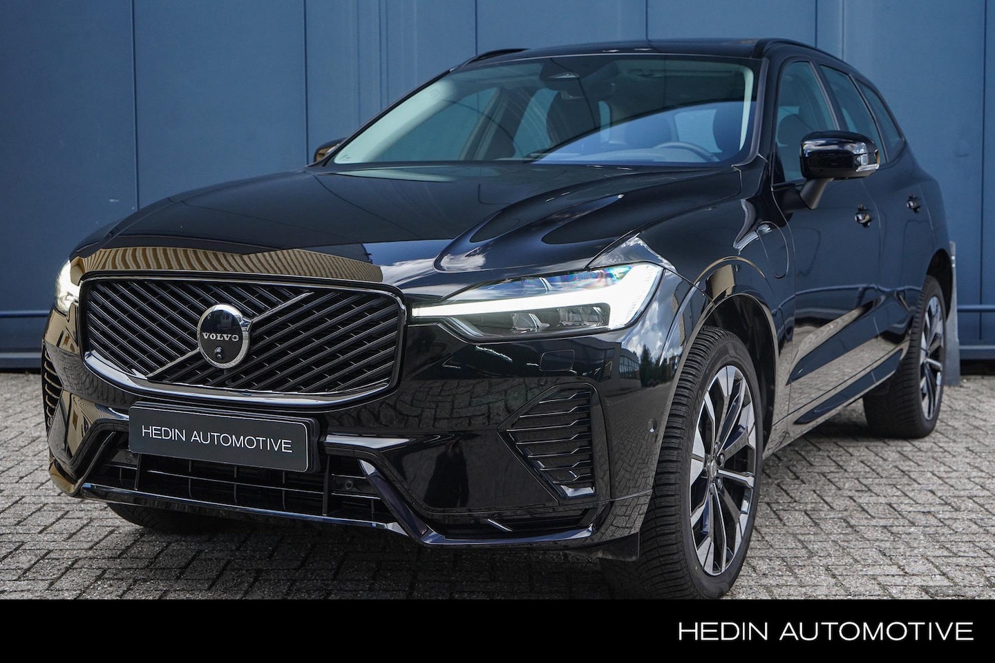 Volvo XC60 - 2.0 T6 Plug-in hybrid AWD Ultra Dark | Trekhaak | Luchtvering | Panoramadak | 360 graden c - AutoWereld.nl