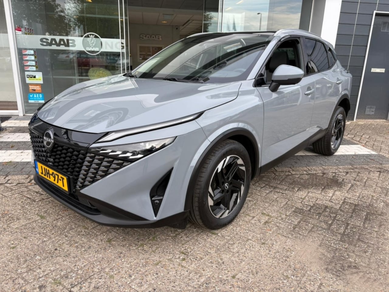 Nissan Qashqai - 1.3 N-Connecta pano | head-up | Stoelverwarming - AutoWereld.nl