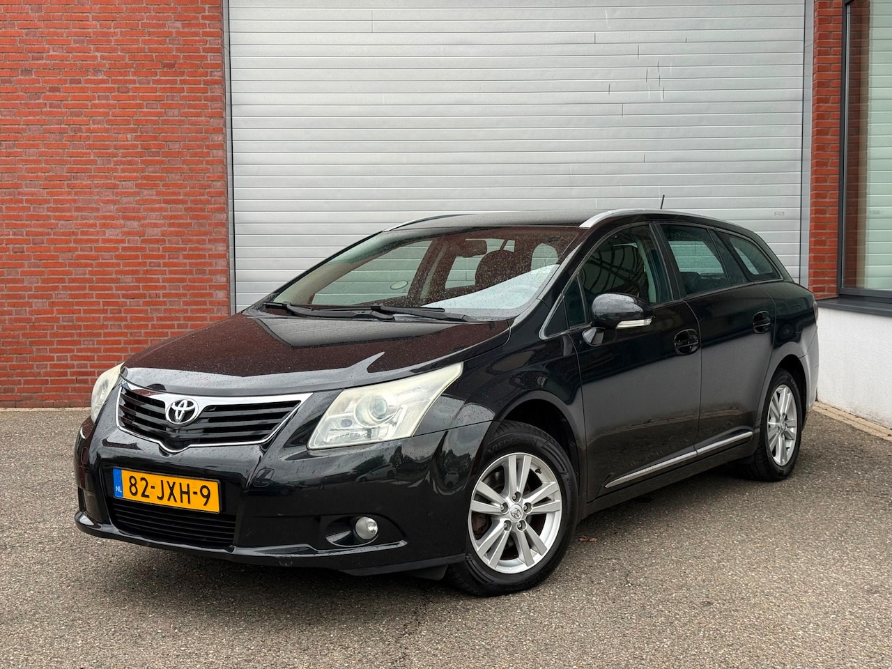 Toyota Avensis Wagon - 2.0 VVTi Dynamic| NAVI| LEER| NAP| AUOTMAAT - AutoWereld.nl